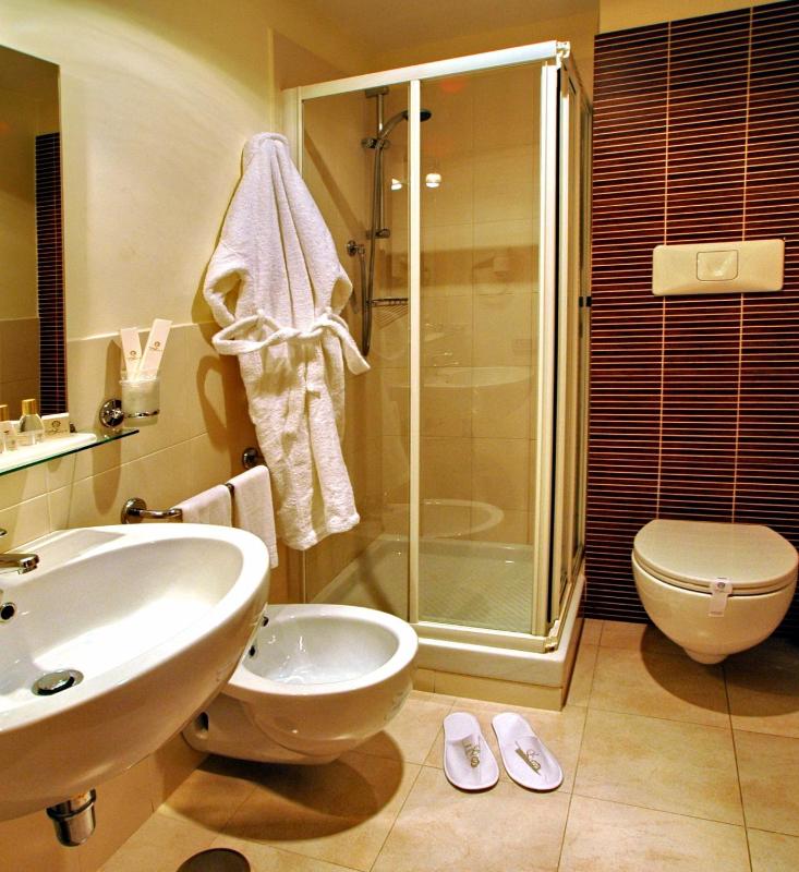 Economy Double Room image 2
