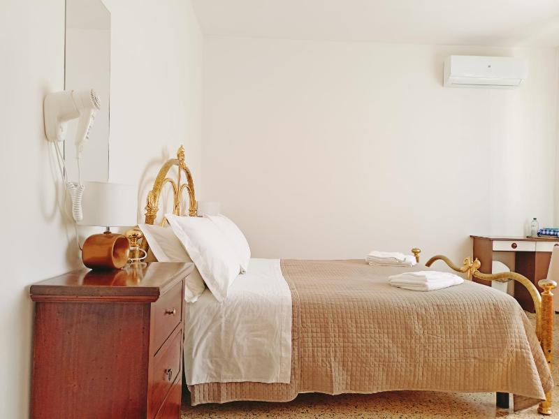 Double Room with Private Bathroom image 4