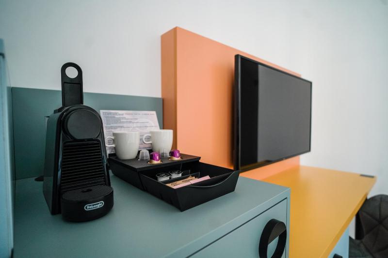 Standard Twin Room image 4