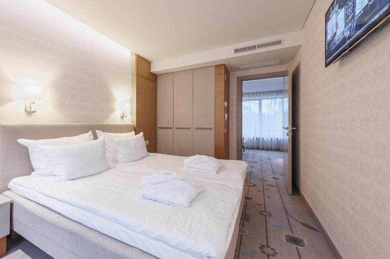 Family Room with Spa access image 1