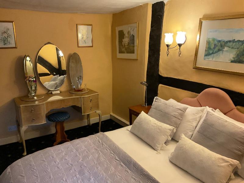 Deluxe Double Room with Bath image 4
