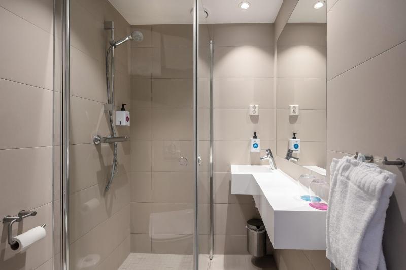 Double Room image 3