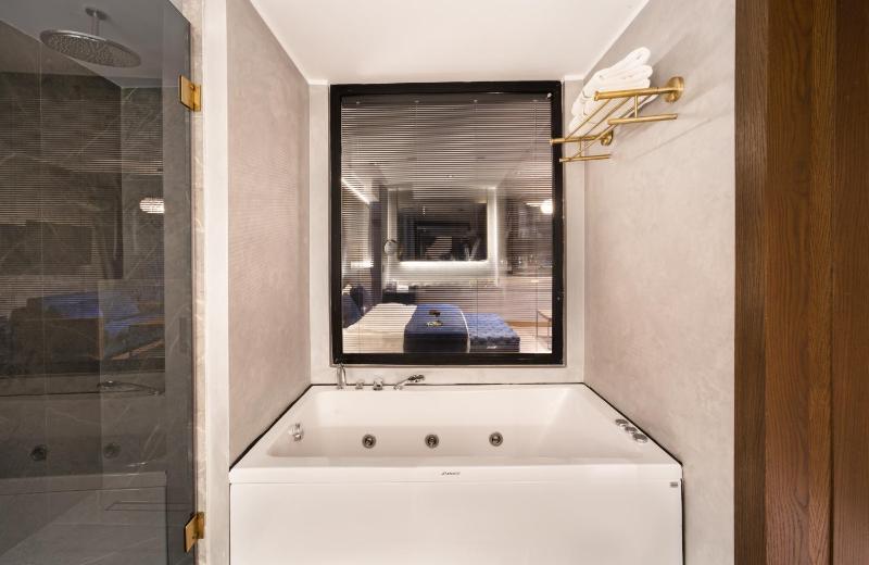 Penthouse Suite with Sea View image 3