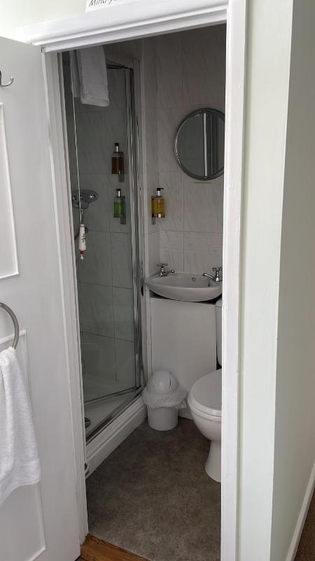 Quadruple Room image 4