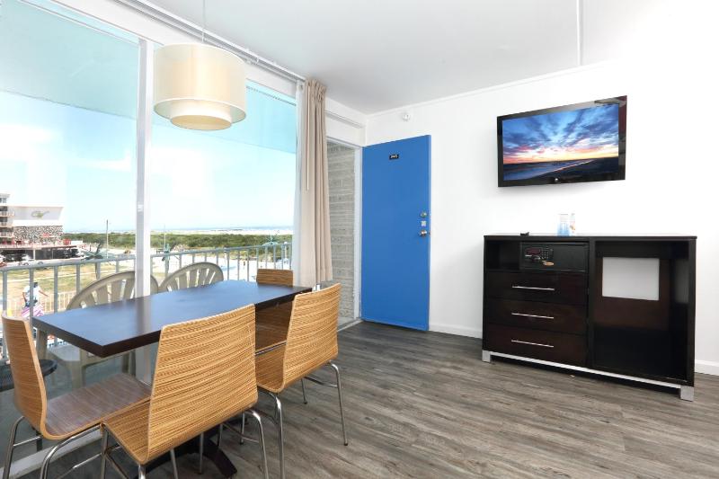 Suite with Sea View image 2