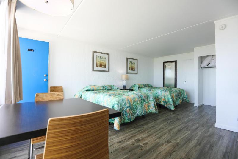 Double Room with Sea View image 2