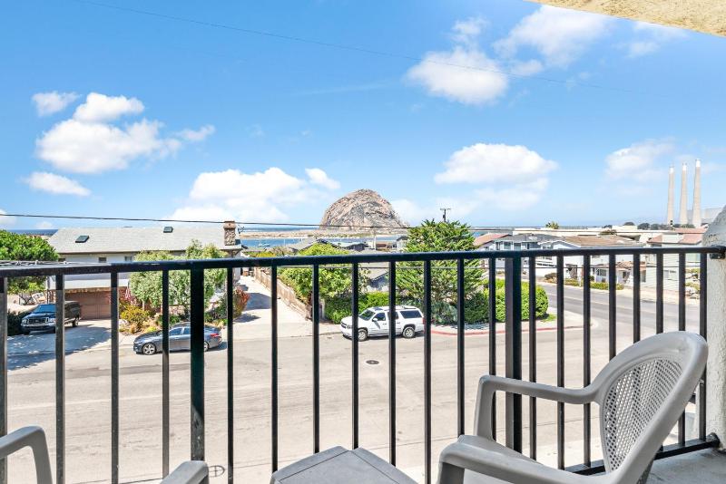 King Bed Ocean View with Balcony image 2