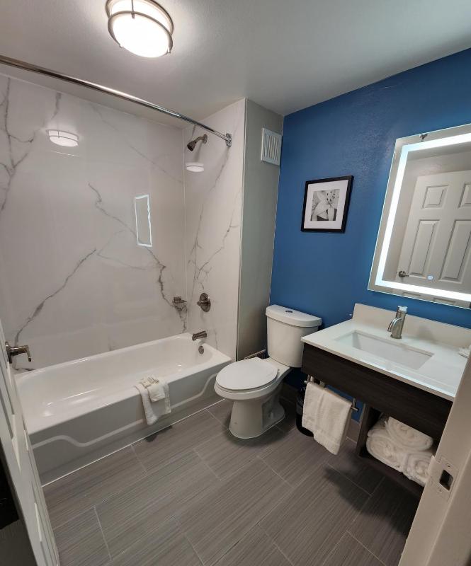 King Room image 2