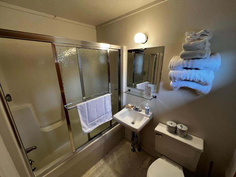 Three Bedroom Cabin image 2