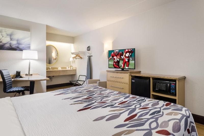 Superior King Room Smoke Free image 3