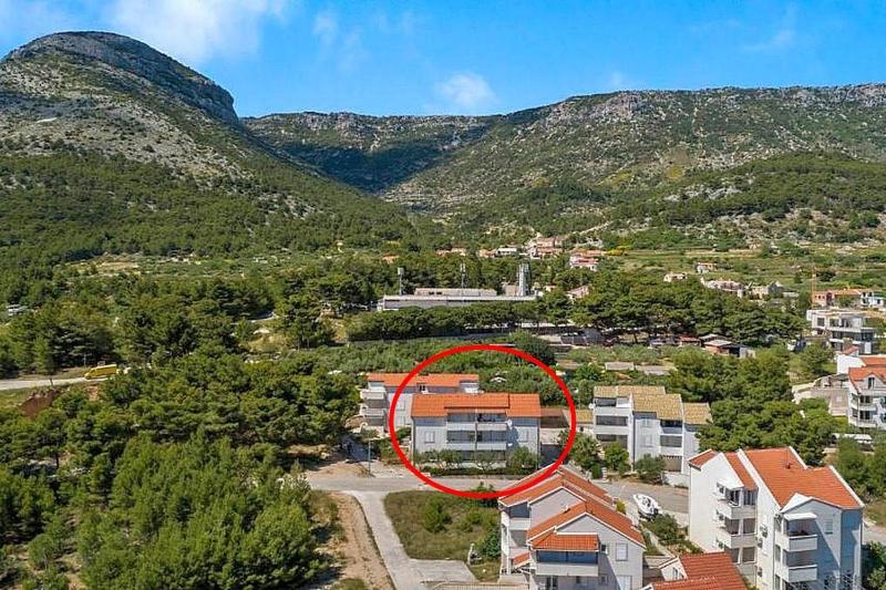 Apartments with parking space Bol Brac - 20004 - image 1