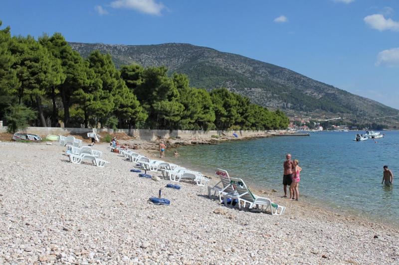 Apartments with parking space Bol Brac - 20004 - image 12