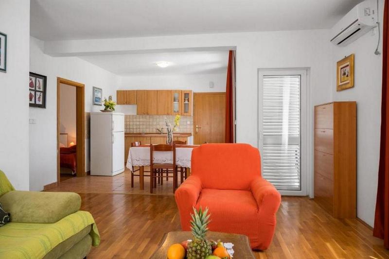 Apartments with parking space Bol Brac - 20004 - image 15