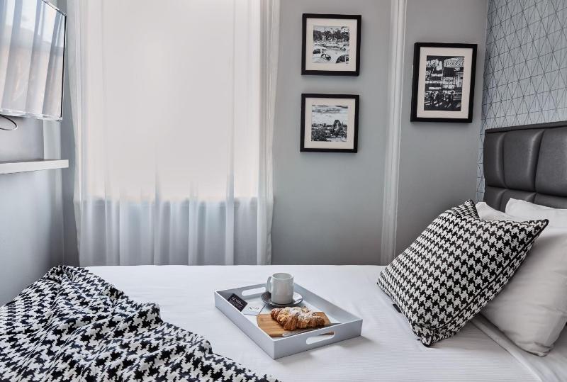 Deluxe Single Room image 1
