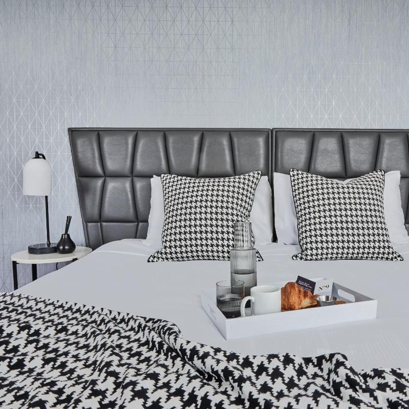Heritage Queen Room image 3