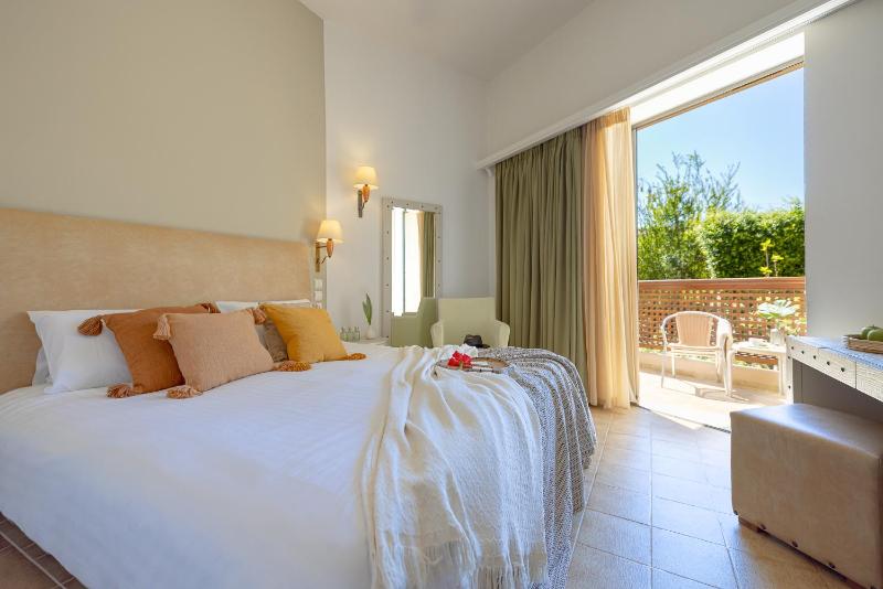 Double Room with Garden View image 1