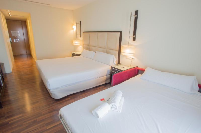Double or Twin Room with Extra Bed image 4