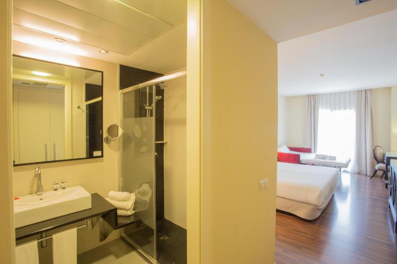 Triple Room (2 Adults + 1 Child ) image 4