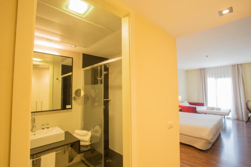 Triple Room (2 Adults + 1 Child ) image 3