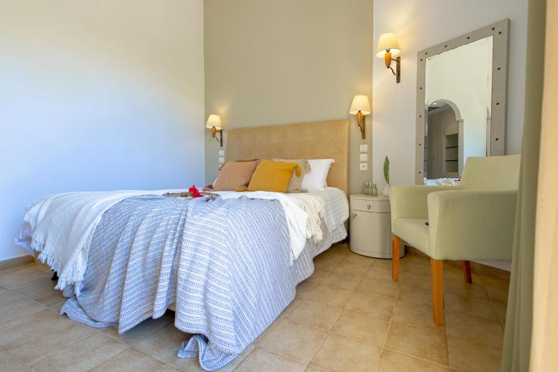 Double Room with Garden View image 3