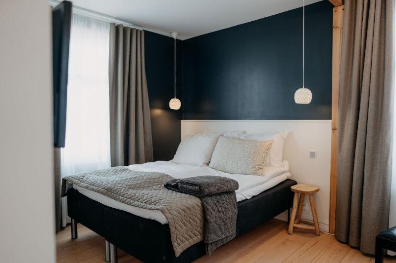 Standard Double Room image 3