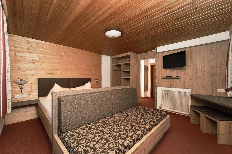 Standard Apartment with Balcony image 4