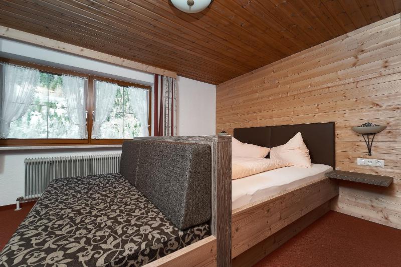 Standard Apartment with Balcony image 3
