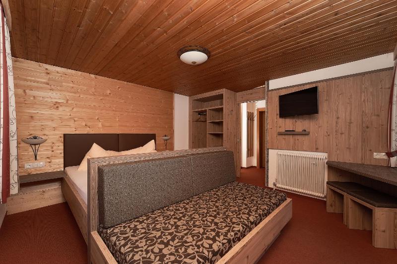 Standard Apartment with Balcony image 2