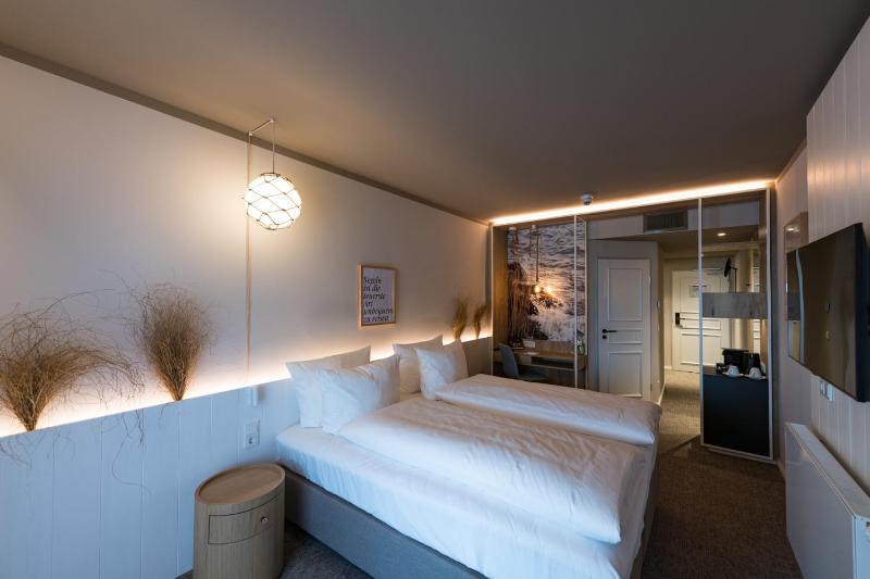 Comfort Double Hotel Room - Sea Side image 3