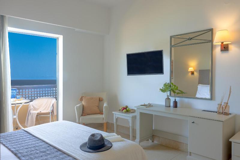 Double Room with Sea View image 1