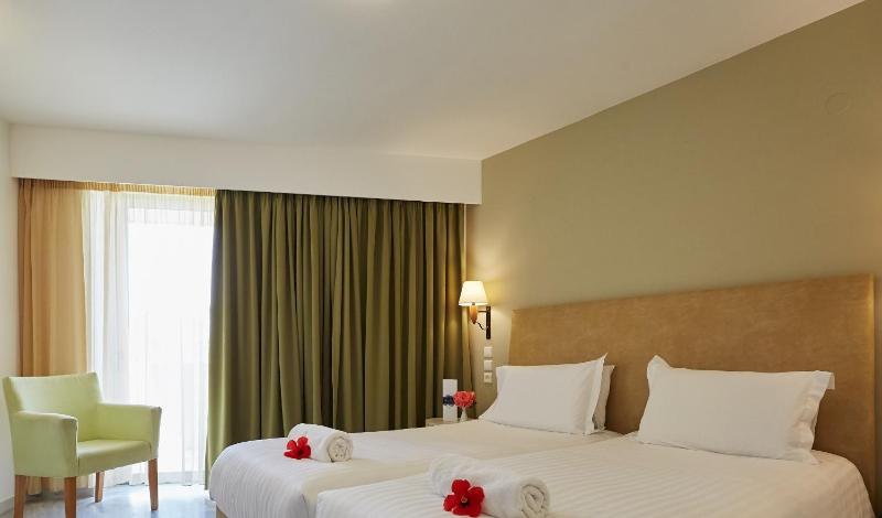 Double Room with Garden View image 4
