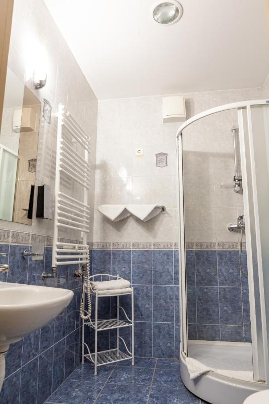 Single Room image 3