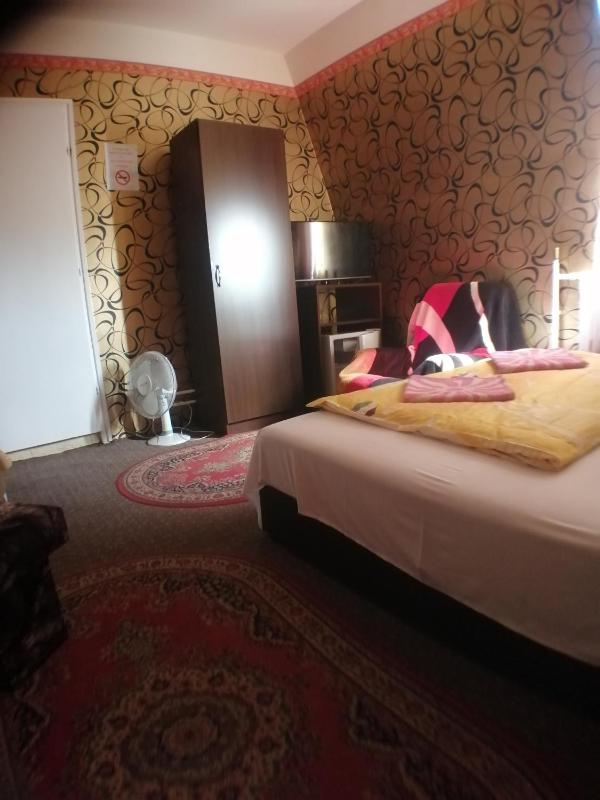 Deluxe Double Room with Two Double Beds image 2