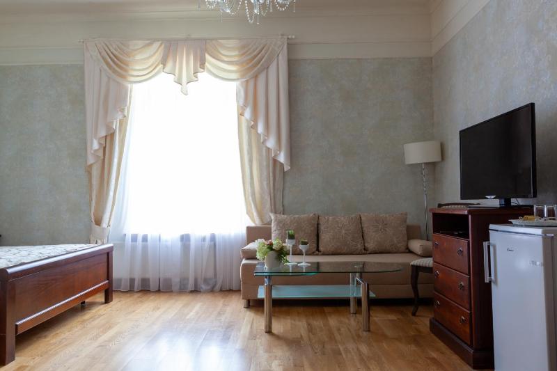 Double Room image 3