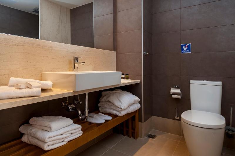 Superior Double Room with Pool View image 4