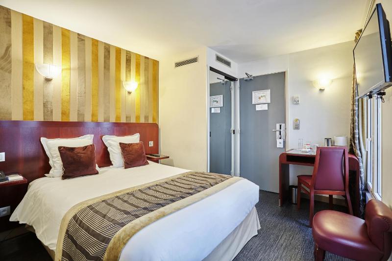 Classic Double Room image 3