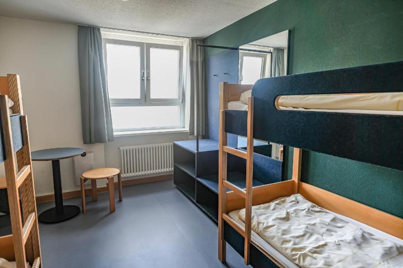 Twin Room image 4