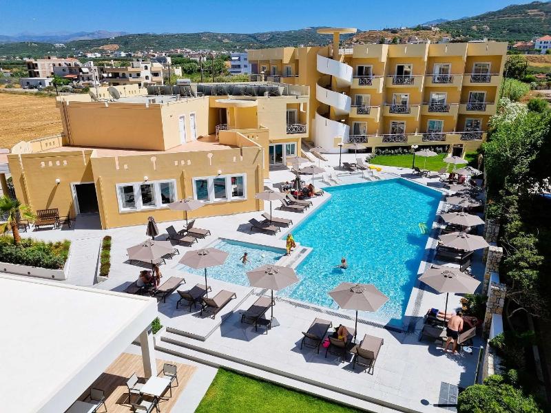 Standard Room | Pool View image 1
