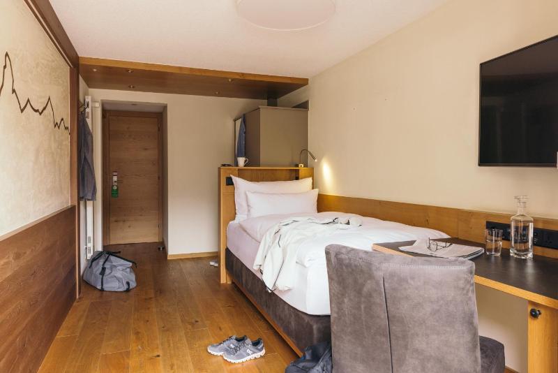 Single Room with Matterhorn View image 3