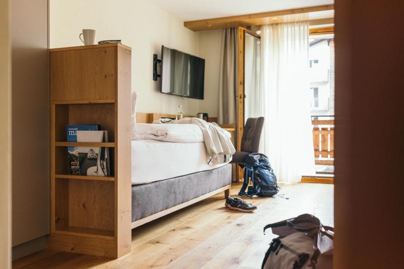 Single Room with Matterhorn View image 1