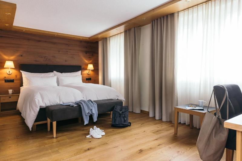 Deluxe Double Room image 4