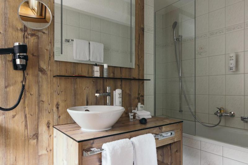 Deluxe Double Room image 2