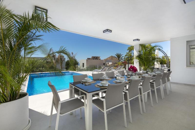 Villa La Perla by Finest Rentals - image 25