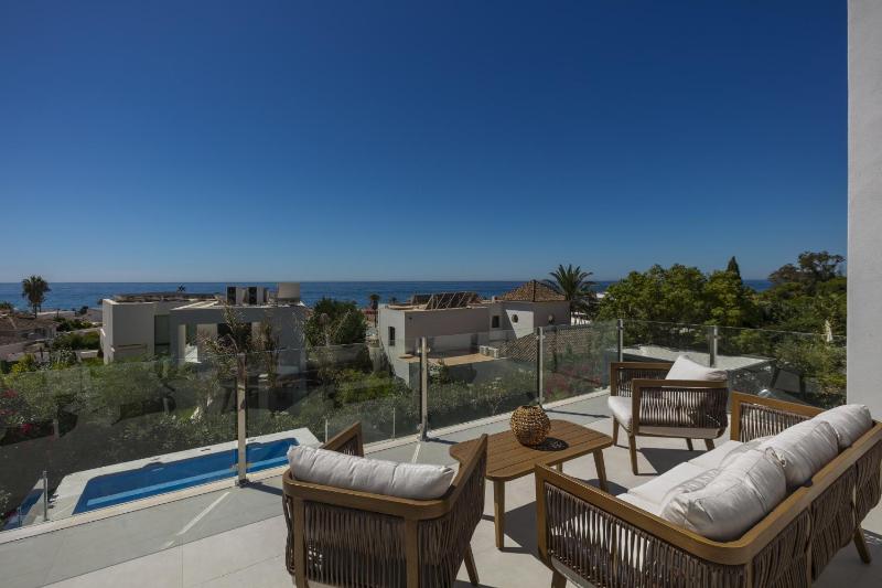 Villa La Perla by Finest Rentals - image 19