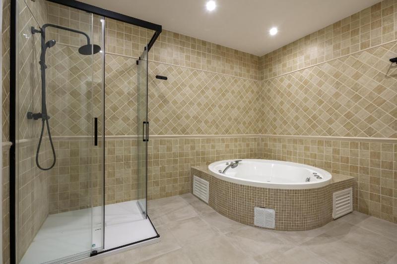 Villa La Perla by Finest Rentals - image 9
