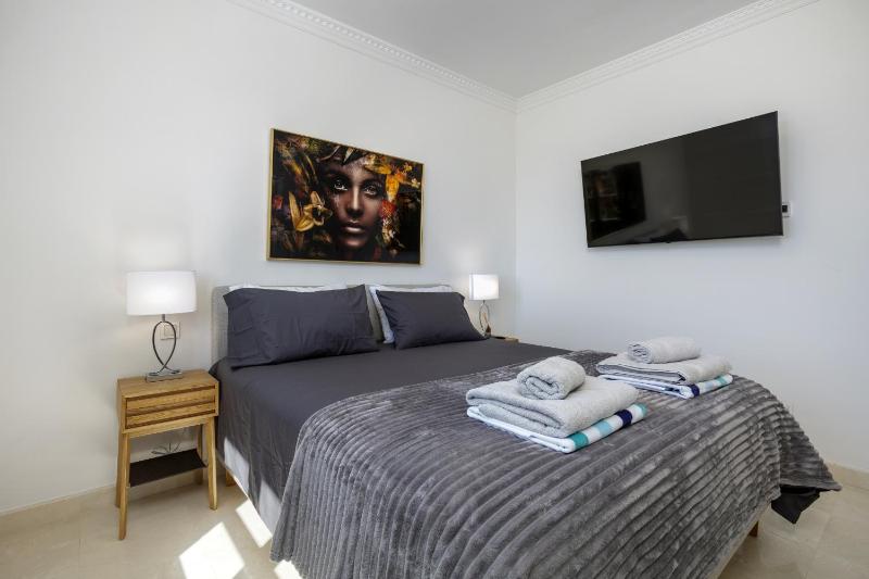 Villa La Perla by Finest Rentals - image 20