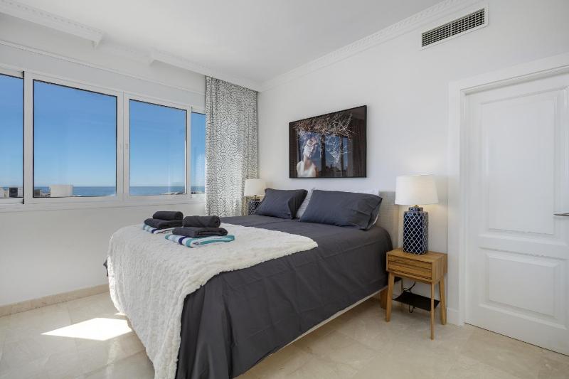 Villa La Perla by Finest Rentals - image 4