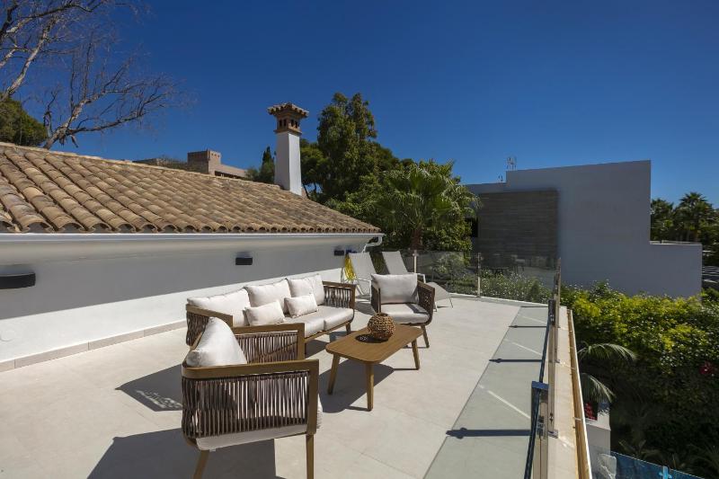 Villa La Perla by Finest Rentals - image 6