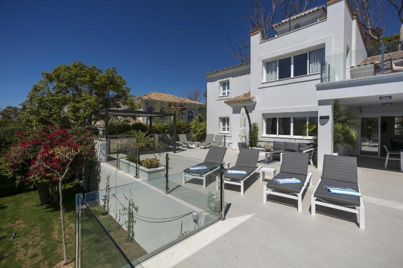 Villa La Perla by Finest Rentals - image 8