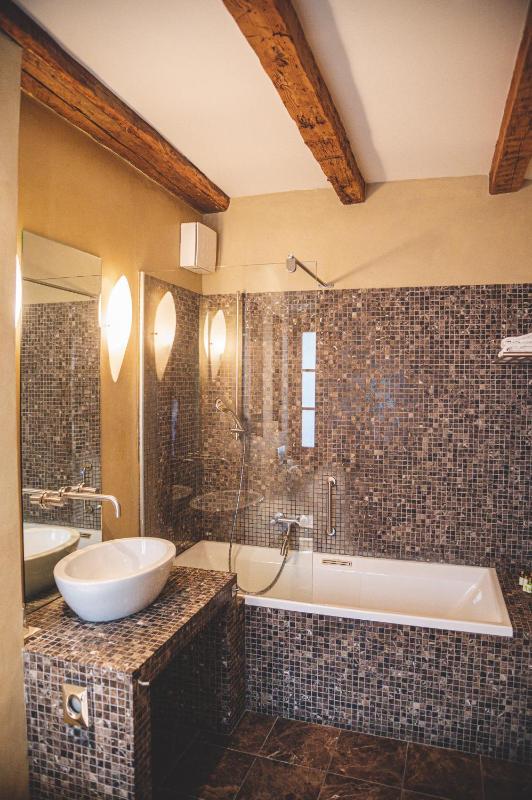 Standard Double Room image 2